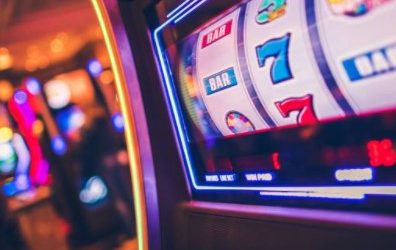Dive into the World of Online Casino Gaming: Tips & Strategies